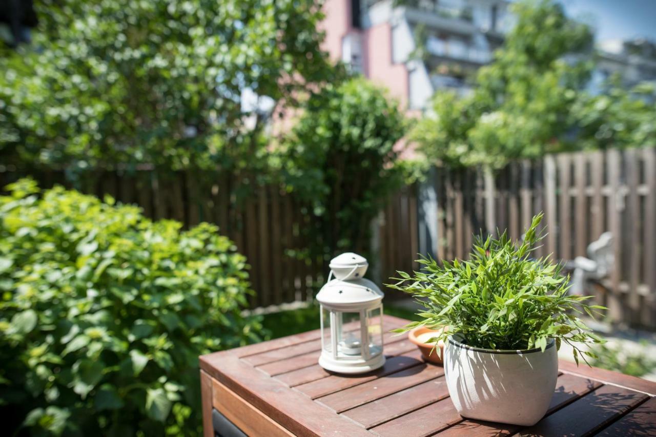 Family Apartment With Garden リュブリャナ エクステリア 写真