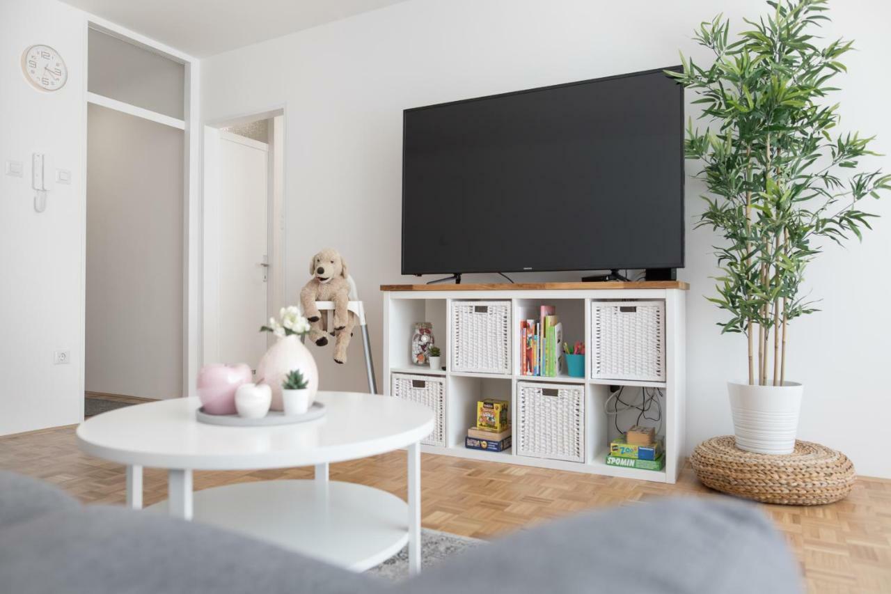 Family Apartment With Garden リュブリャナ エクステリア 写真